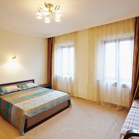 Уютная Квартира На Площади Рынок Lviv Extérieur photo