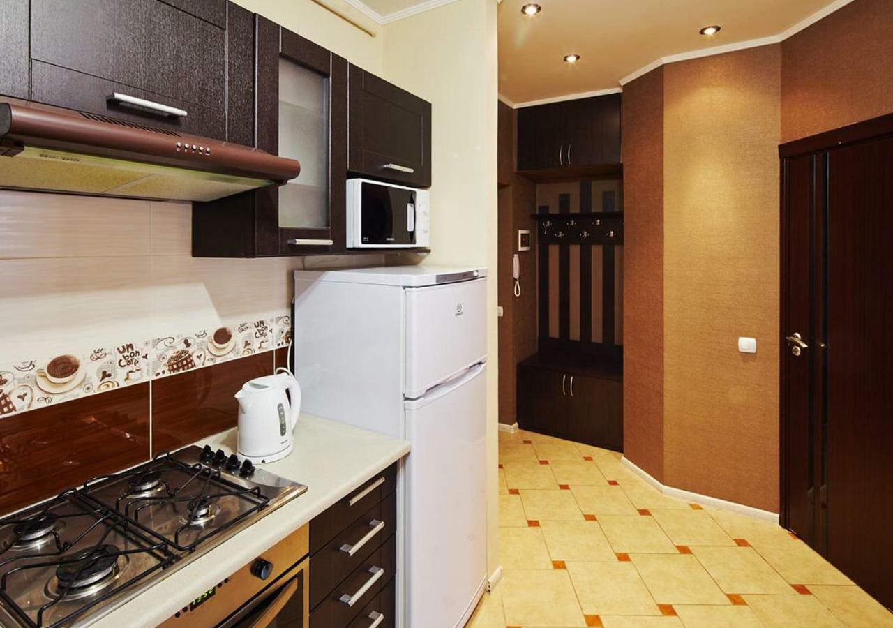 Уютная Квартира На Площади Рынок Lviv Extérieur photo