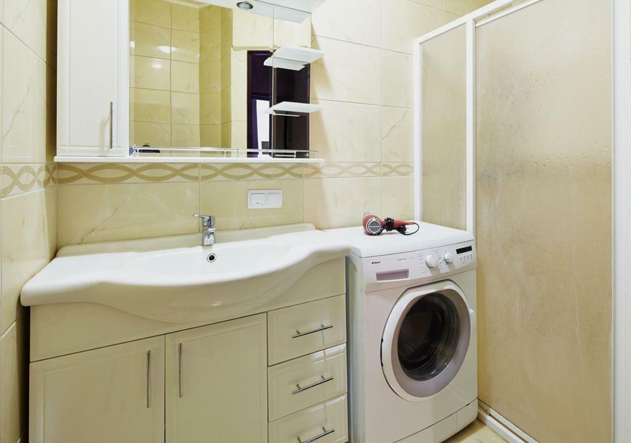Уютная Квартира На Площади Рынок Lviv Extérieur photo